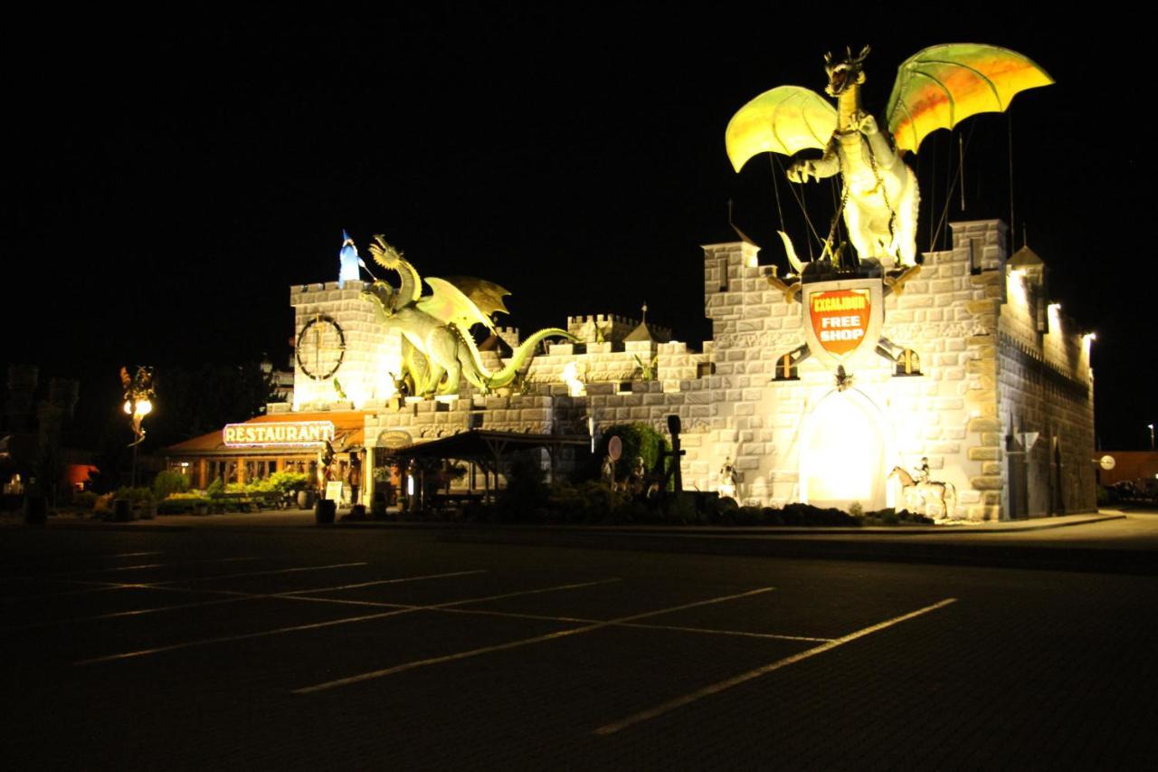 Merlin'S Camp Znojmo Exterior foto